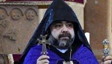 В Армении из-под домашнего ареста освободили епископа Мкртича Прошяна