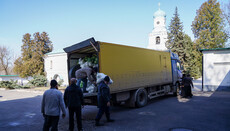 Волонтеры УПЦ доставили в Святогорскую лавру 15 тонн гумпомощи
