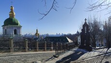 Суд по выселению братии Лавры перенесли из-за болезни судьи