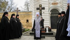 ΠΕΥ διεξήγαγε «προσευχή» στον τάφο του αποθανόντος Προκαθημένου της ΟΠΕ στη Λαύρα