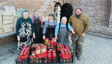 В Святогорскую лавру привезли благотворительную помощь из Киевской епархии
