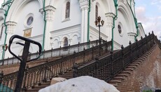 В Святогорскую лавру накануне Пасхи привезли гумпомощь с Буковины