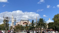 Η τουρκική αστυνομία συνέλαβε Έλληνες για βυζαντινή σημαία στην Αγία Σοφία