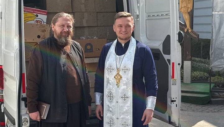 Κλήρος της ΟΠΕ παρέδωσε πασχάλια δώρα στις φυλακές προφυλάκισης του Λουκιάνοφσκ