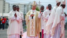 Папа призвал к «тишине оружия» и диалогу в Украине