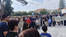 Support rally for Metropolitan Tychikos held in Cyprus