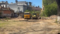 В Ивано-Франковске на месте снесенного храма УПЦ власти разбивают сквер