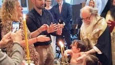 Патриарх Феофил III крестил сына греческих дипломатов в Вифлеемской пещере