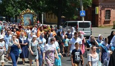 У Рівненській єпархії УПЦ триває Хресний хід з перенесенням мощей Вікентія-воїна