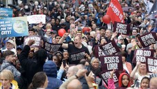 Στο Μπέλφαστ χιλιάδες χριστιανοί ενώθηκαν σε μεγάλη κλίμακα «Πορεία για τον Ιησού»