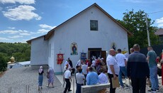 У Юрківцях переслідувана громада УПЦ побудувала новий храм замість захопленого