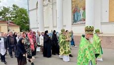 В пострадавшем от обстрелов соборе Херсона отметили престольный праздник