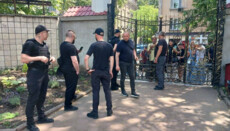 An attempt to seize a UOC church is taking place in Odessa
