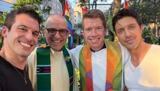 In the US, an RCC cleric held an LGBT Mass across from a gay bar