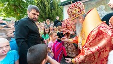 Η ΟΕΚ ξεκίνησε δράση βοήθειας για παιδιά-πρόσφυγες ενόψει της νέας σχολικής χρονιάς