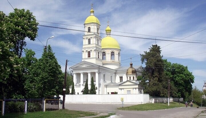 В Белой Церкви местные власти пытаются отобрать у УПЦ здание монастыря