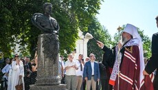 Ο Ντουμένκο «αγίασε» προτομή του Μαζέπα στην επικράτεια της Λαύρας των Σπηλαίων του Κιέβου