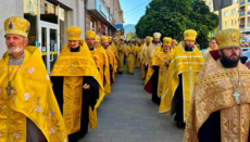 In Khust, thousands of believers took part in a religious procession with the relics of martyr Gabriel