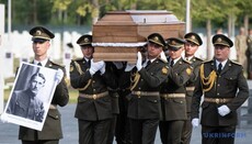Коновальца временно перезахоронили на кладбище в Киеве