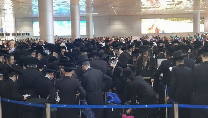 Hasidic pilgrims at Ben Gurion Airport. Archive photo: babel.ua