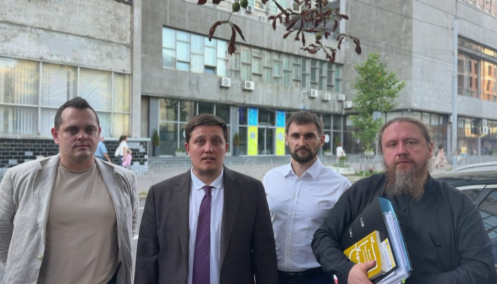 Команда адвокатів УПЦ. Фото: Telegram-канал Микити Чекмана