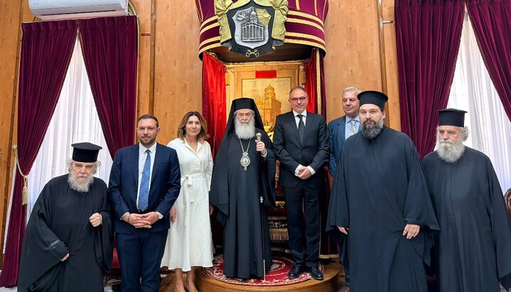 Ο Πατριάρχης Θεόφιλος δέχθηκε τον δήμαρχο της Λευκωσίας Χαράλαμπο Προύντζο. Φωτογραφία: jerusalem-patriarchate