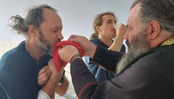 Монахи Григорьевского Бизюкова монастыря в больнице. Фото: Херсонская епархия