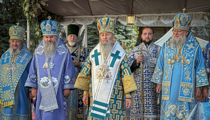 Предстоятель УПЦ очолив урочистості в Зимненській обителі