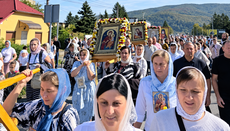 Около тысячи паломников прошли крестным ходом в монастырь села Сельцо