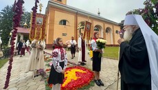 В Рахове верующие УПЦ отметили 200-летие Крестовоздвиженского храма