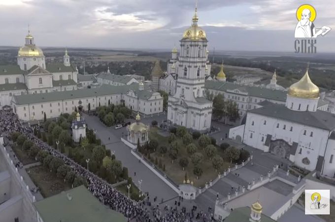 Вихід Хресного ходу з Почаївської Лаври (ЗЙОМКИ З ПОВІТРЯ)