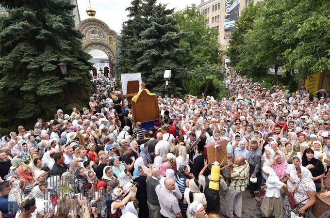 Тисячі паломників продовжують молитовну ходу у Всеукраїнському Хресному ході – 2016