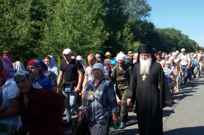 Хресний хід з заходу рухається по Рівненській єпархії, а зі сходу – по Полтавській області