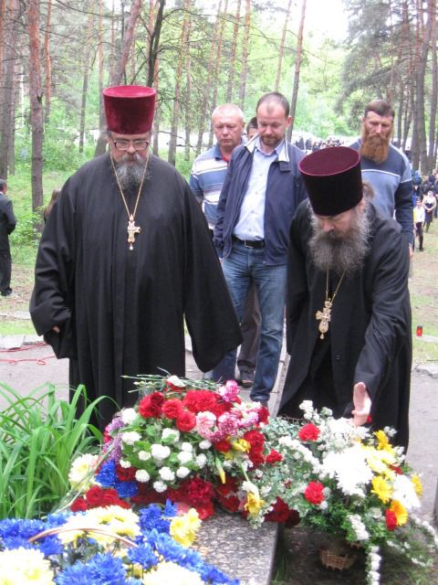 У всіх храмах УПЦ піднесли молитви про жертв політичних репресій ХХ ст. фото 1