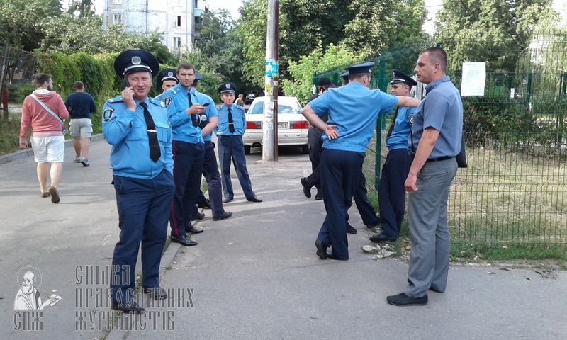 У Києві захищали від знесення храм на Сирці фото 7