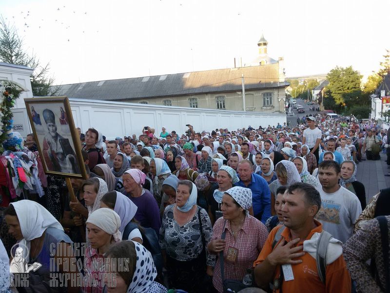 И пятимесячные, и 80-летние: тысячи крестоходцев пришли в Почаев фото 7