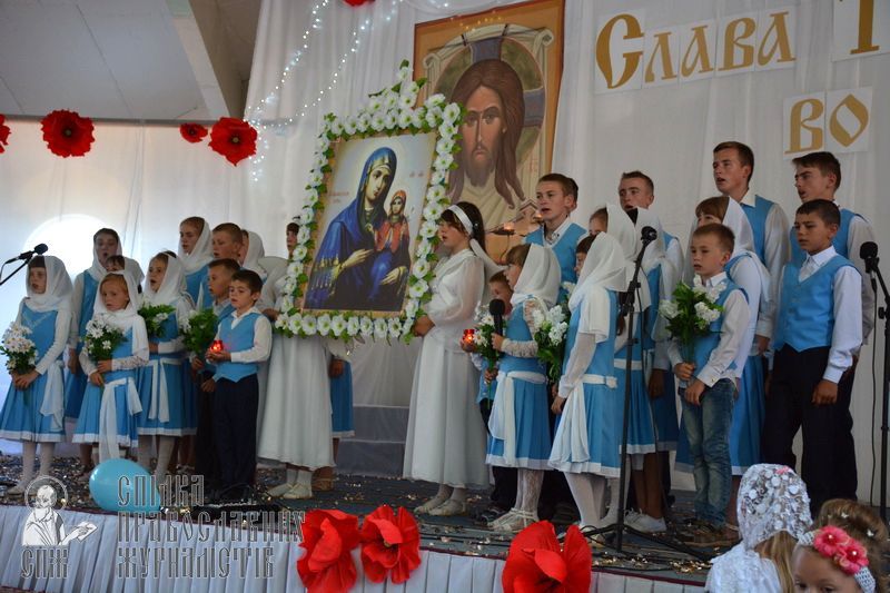 Три часа пения: в Ровенской епархии прошел хоровой фестиваль воскресных школ фото 4