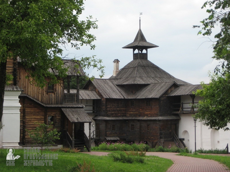 Спасо-Преображенский монастырь в городе Новгород-Северский (XI век) фото 14