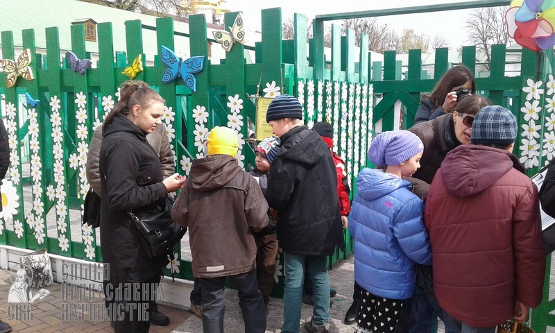 Чужих детей не бывает: в Киеве прошла акция в поддержку детей заключенных фото 5