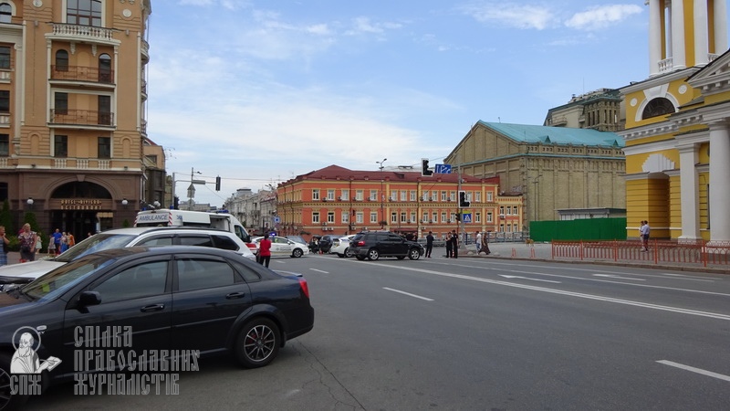 Молебень та Хресний хід у Києві: Бог допомагає вірним фото 3