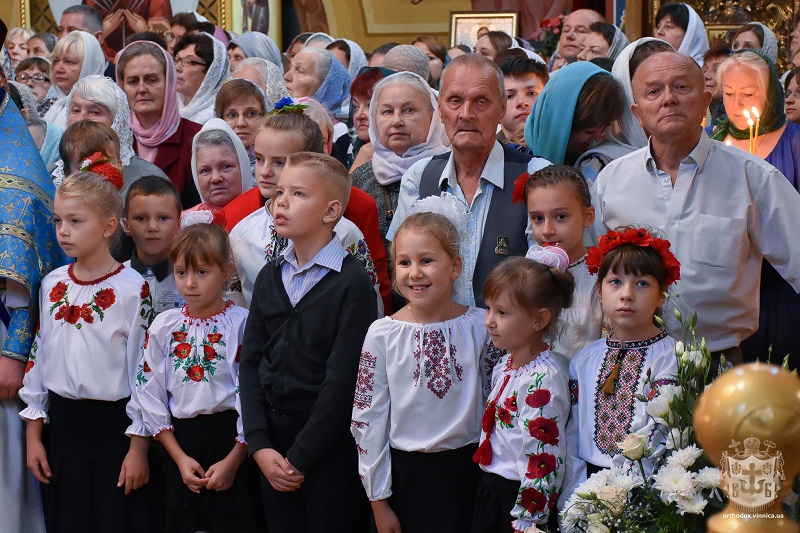 «Тому що приїхав Митрополит Онуфрій!»: як освячували храм у Вінниці фото 10