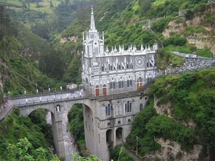 В Сети опубликовали фото самых необычных церквей и соборов фото 19