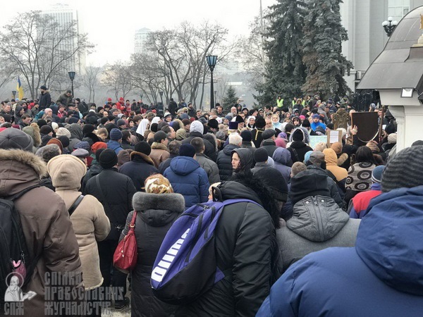 Молебен у Десятинного монастыря и акция радикалов (ПРЯМАЯ ТРАНСЛЯЦИЯ) фото 3