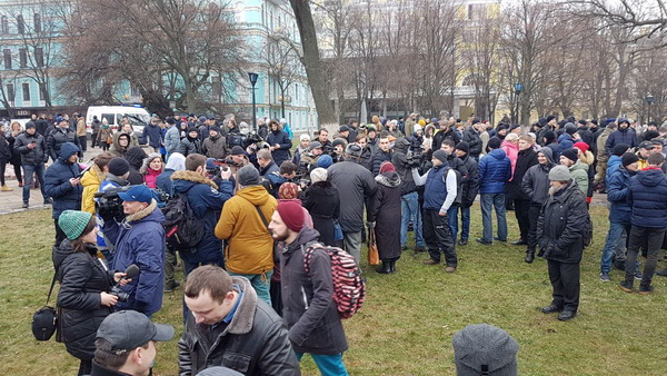 Молебень біля Десятинного монастиря та акція радикалів – як це було фото 7