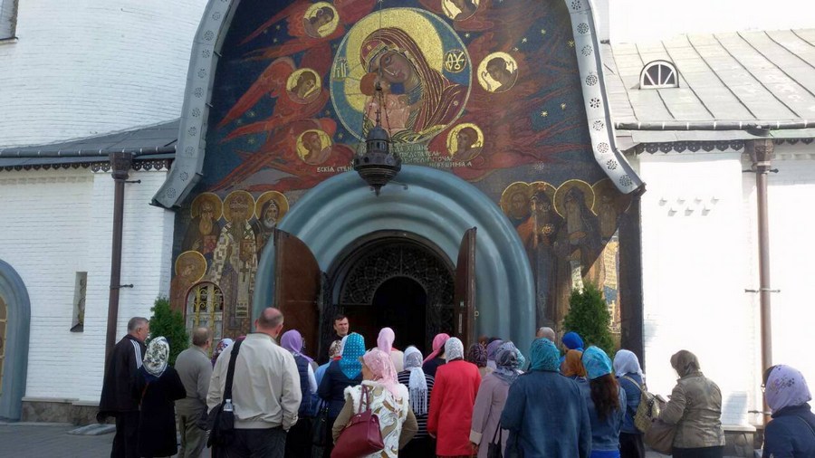 Матері загиблих солдатів помолилися за синів у Почаївській лаврі фото 1