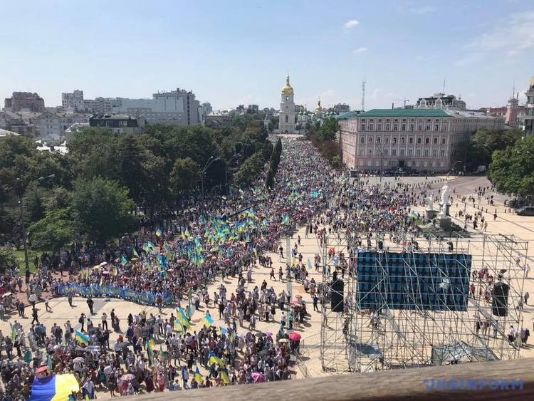 Как сравнить несравнимое: крестный ход УПЦ и парад раскольников фото 4