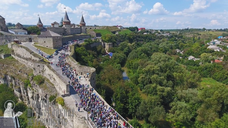 Що ж несли на хресній ході – образ Спасителя чи прапор «армії ДНР»? фото 1