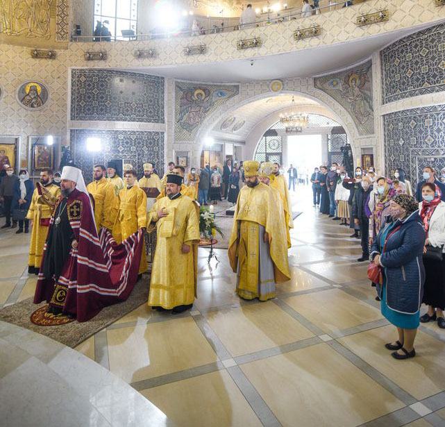 Почему Драбинко и Думенко служат в пустых храмах фото 1