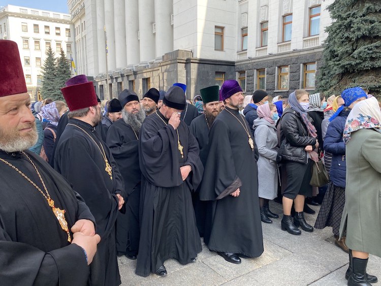 Більше мільйона віруючих підписали звернення до Зеленського фото 1