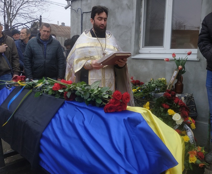 Ще у трьох єпархіях УПЦ відспівали воїнів фото 2